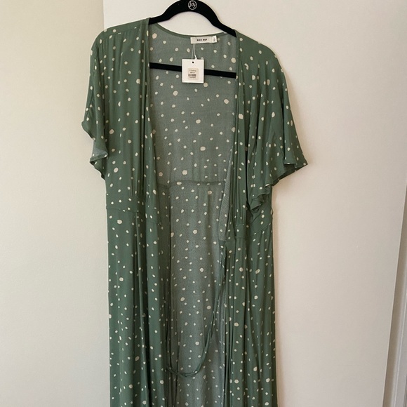 🚨 PRICE DROP 🚨 Green polka dot Mod Ref wrap midi dress - Picture 2 of 6